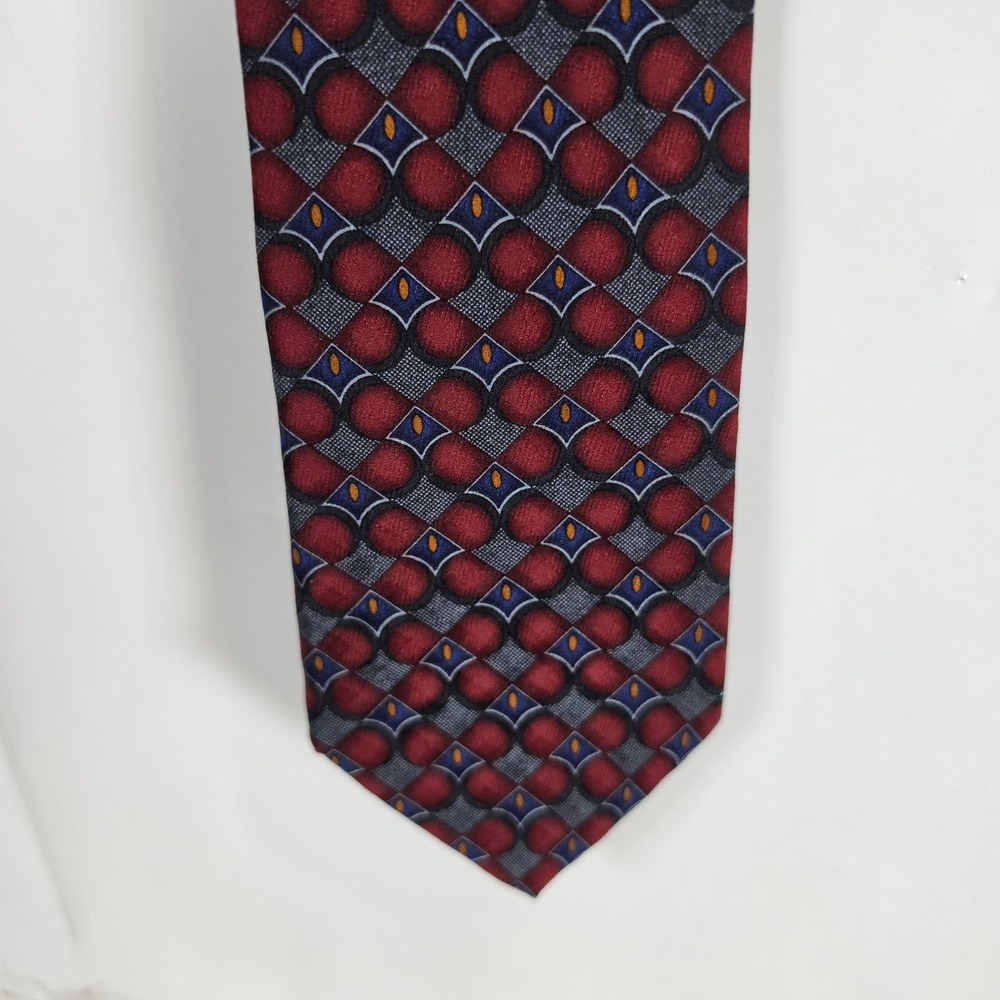 XYZ Inc Mens Silk Necktie Red Burgundy Geometric Medallion Pattern Dress Tie